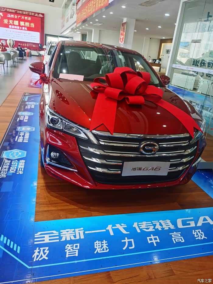 这红色给人的感觉就很惊艳了