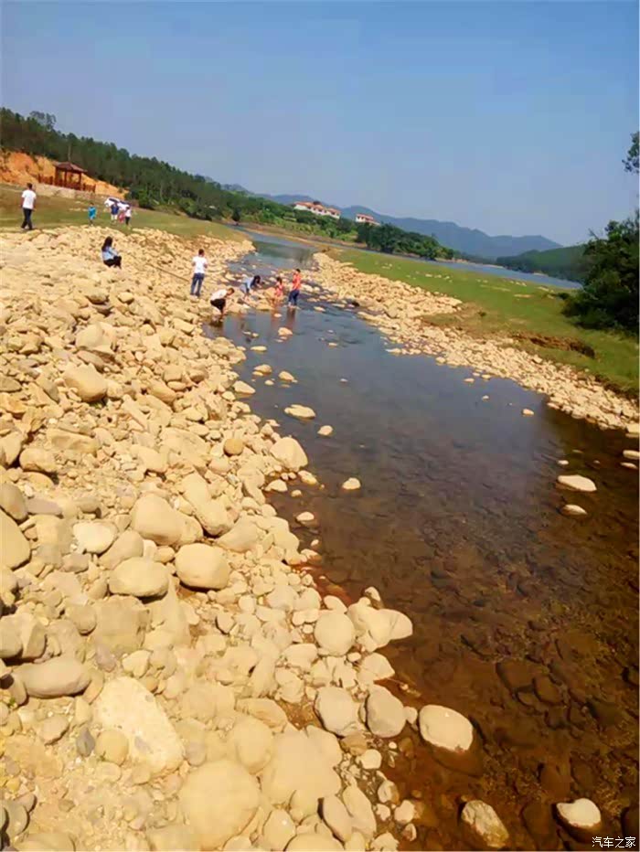 龙游浅滩,在这大隆洞小溪边上嬉戏,这种童年时候才有感觉,现在重温