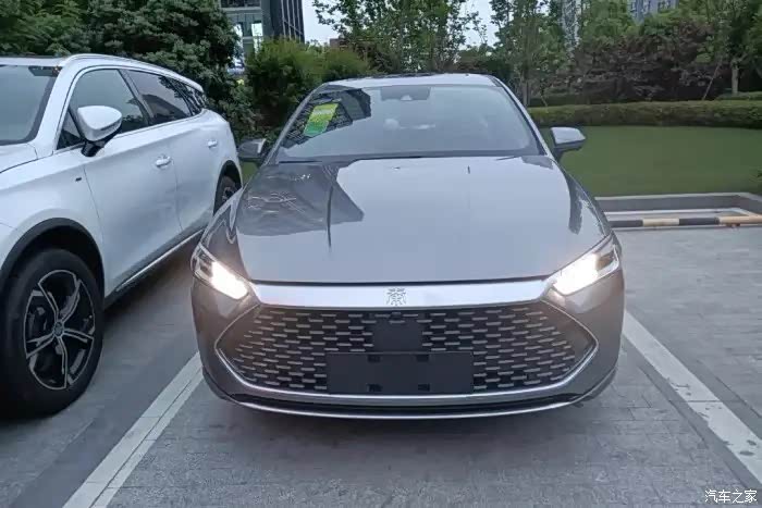 提车比亚迪秦dmi55km旗舰一周时间啦