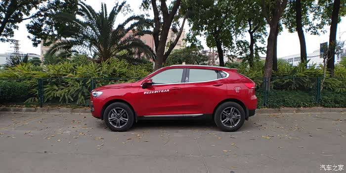 喜欢上海车展秀出的长城炮皮卡也喜欢胯下的这只f5大红鹰