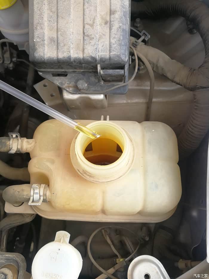 【图】宏光s原车防冻液什么颜色的,我这出厂3年都成黄色了_五菱宏光