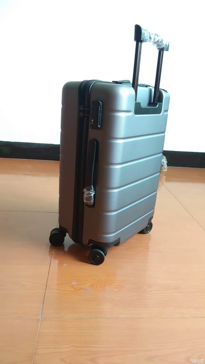 20寸小米拉杆箱整体外观.