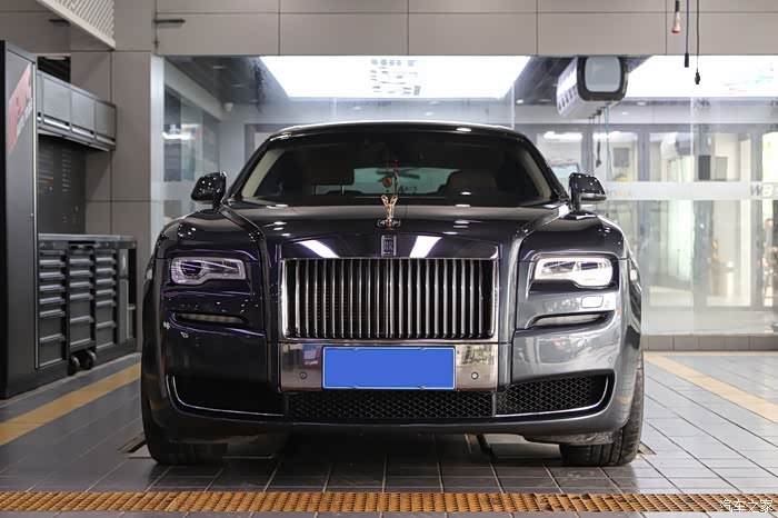 劳斯莱斯古思特一代升级二代前脸高能施工无锡首台