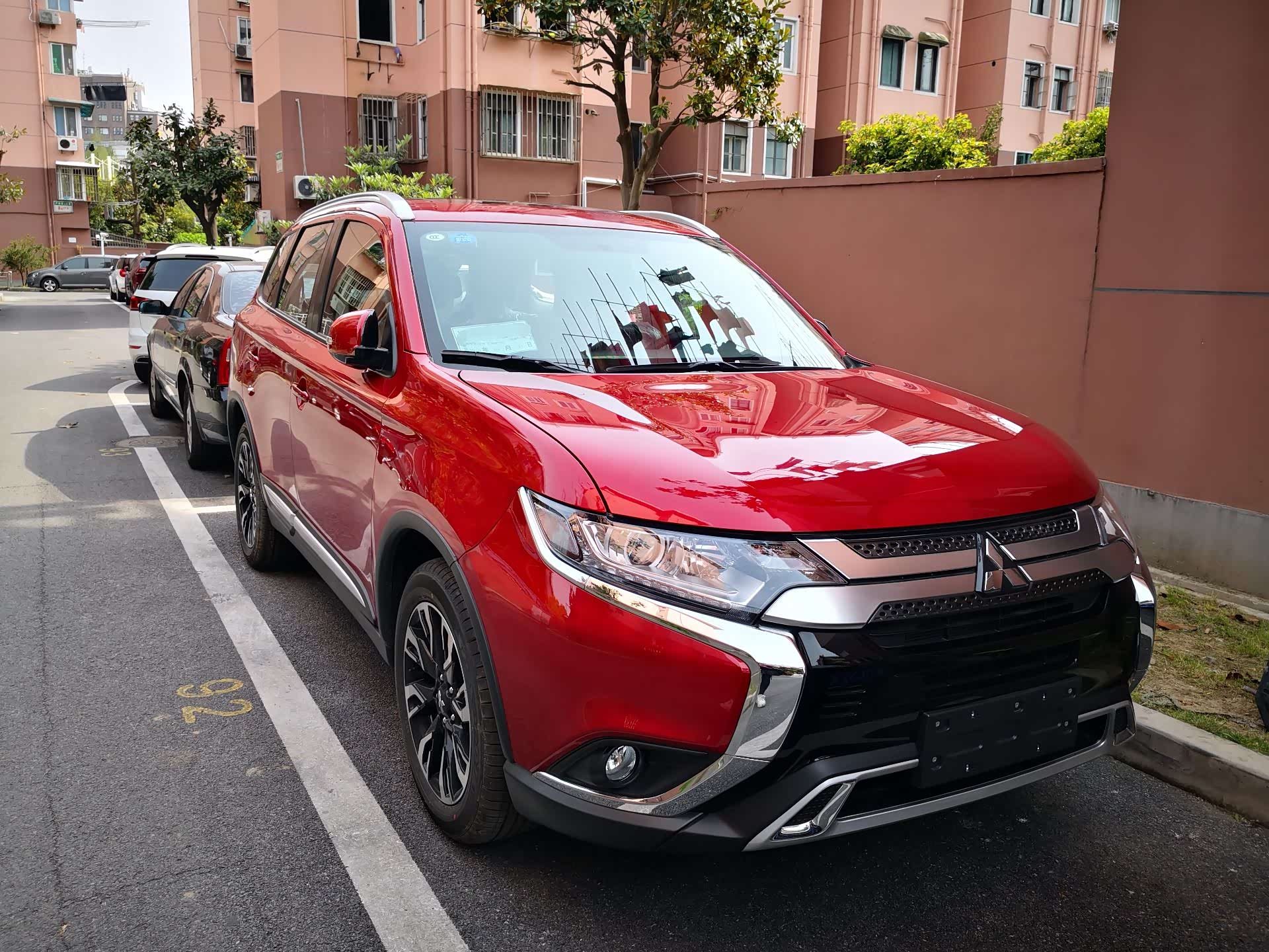 有红色的欧蓝德车主嘛?