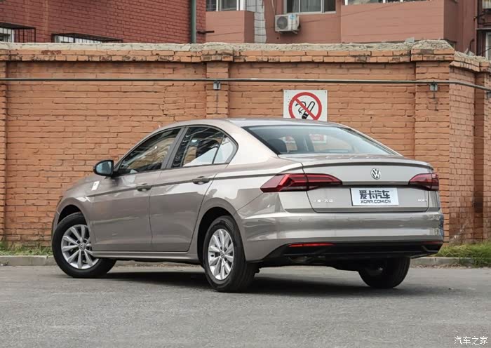 全新2019款宝来1.5时尚版海贝金