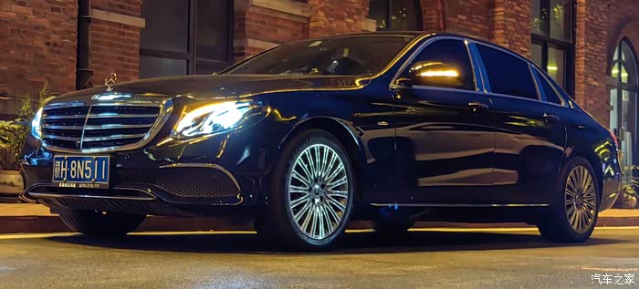 奔驰e300l舒享版2020款松石绿惊艳登场