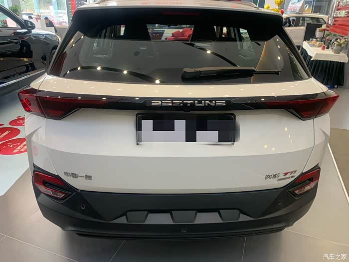 今天到店看了奔腾t77,来说说对车款车的看法