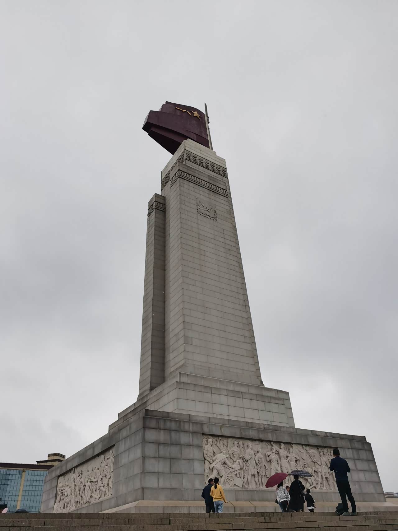 这是南昌八一广场纪念塔