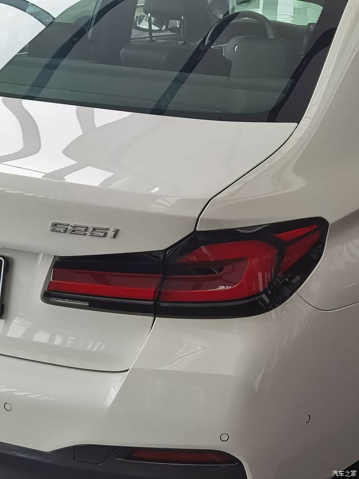 去店里保养看了看新5系尾灯和大屏挺香啊