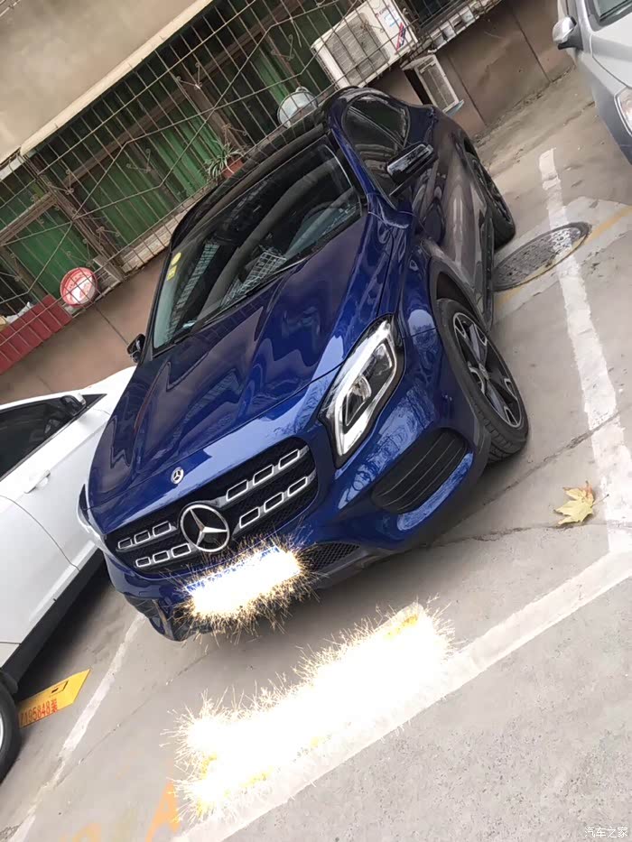 【图】gla220宝蓝色,请各位帮忙分辨下颜色,我感觉我快被弄疯了_奔驰