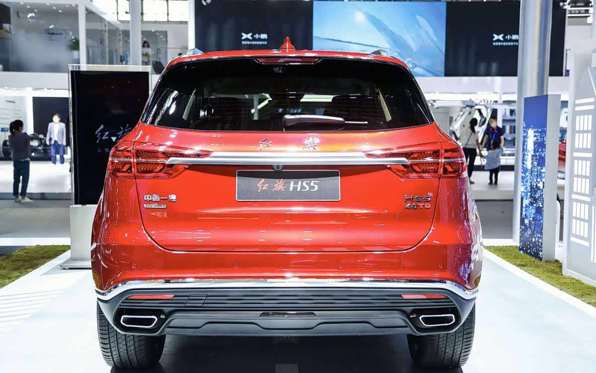 北京车展现场实拍红色红旗hs5喜庆