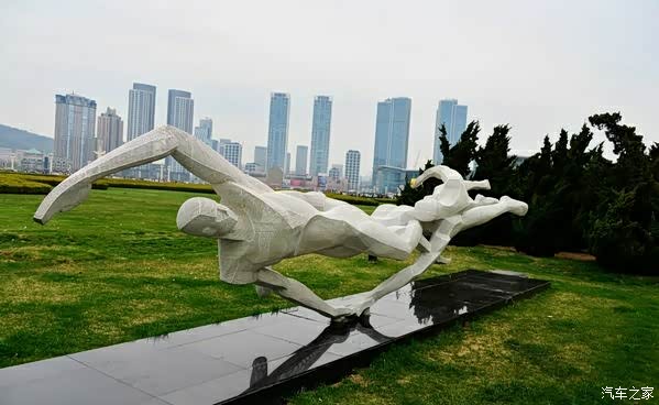 百年城雕见证大连城市印记