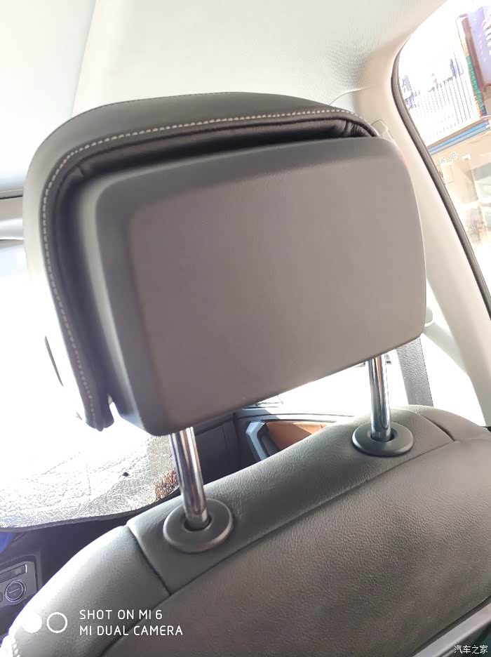 2018款途欢进口途观头枕怎么拆下来