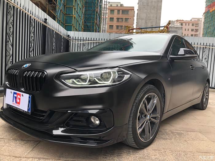 宝马1系三厢黑武士