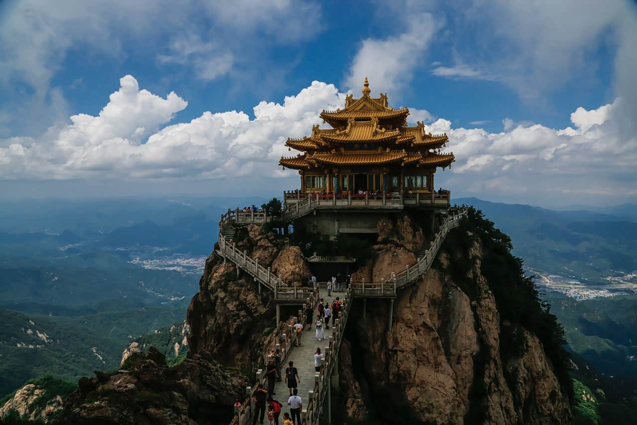 老君山是景色非常优美的道教名山