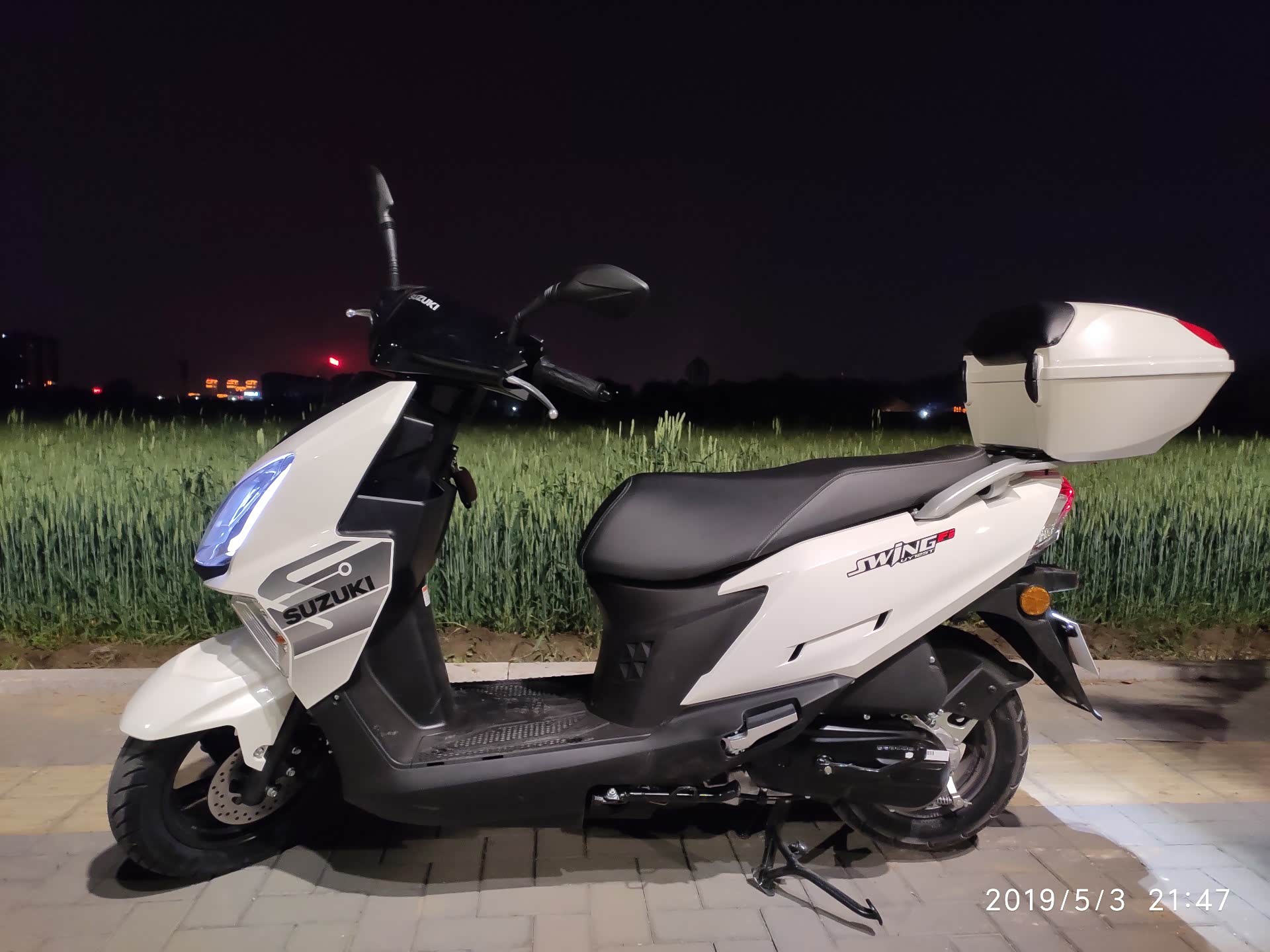 铃木uy125踏板摩托车