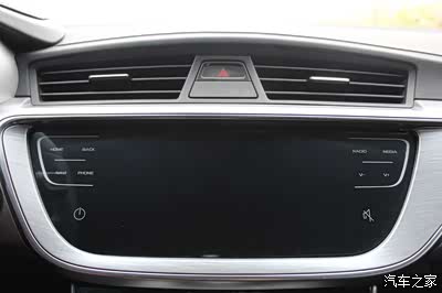 仪表台是搪塑的,摸起来手感非常的好,看着也比较有档次