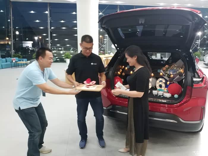 交车仪式:车钥匙……感谢交付专员冯先生