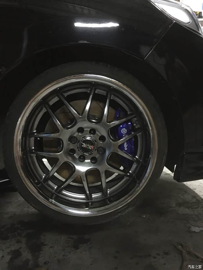 飞度gk5 17寸轮毂 大四刹车
