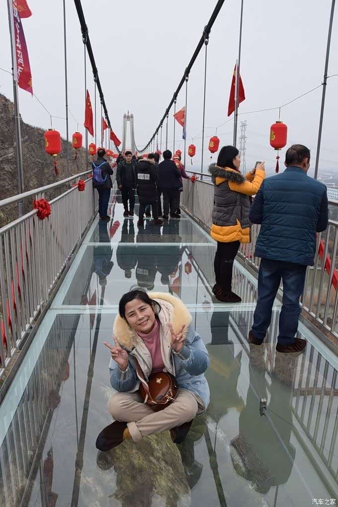 新年快乐一家人常州龙凤谷玻璃桥游