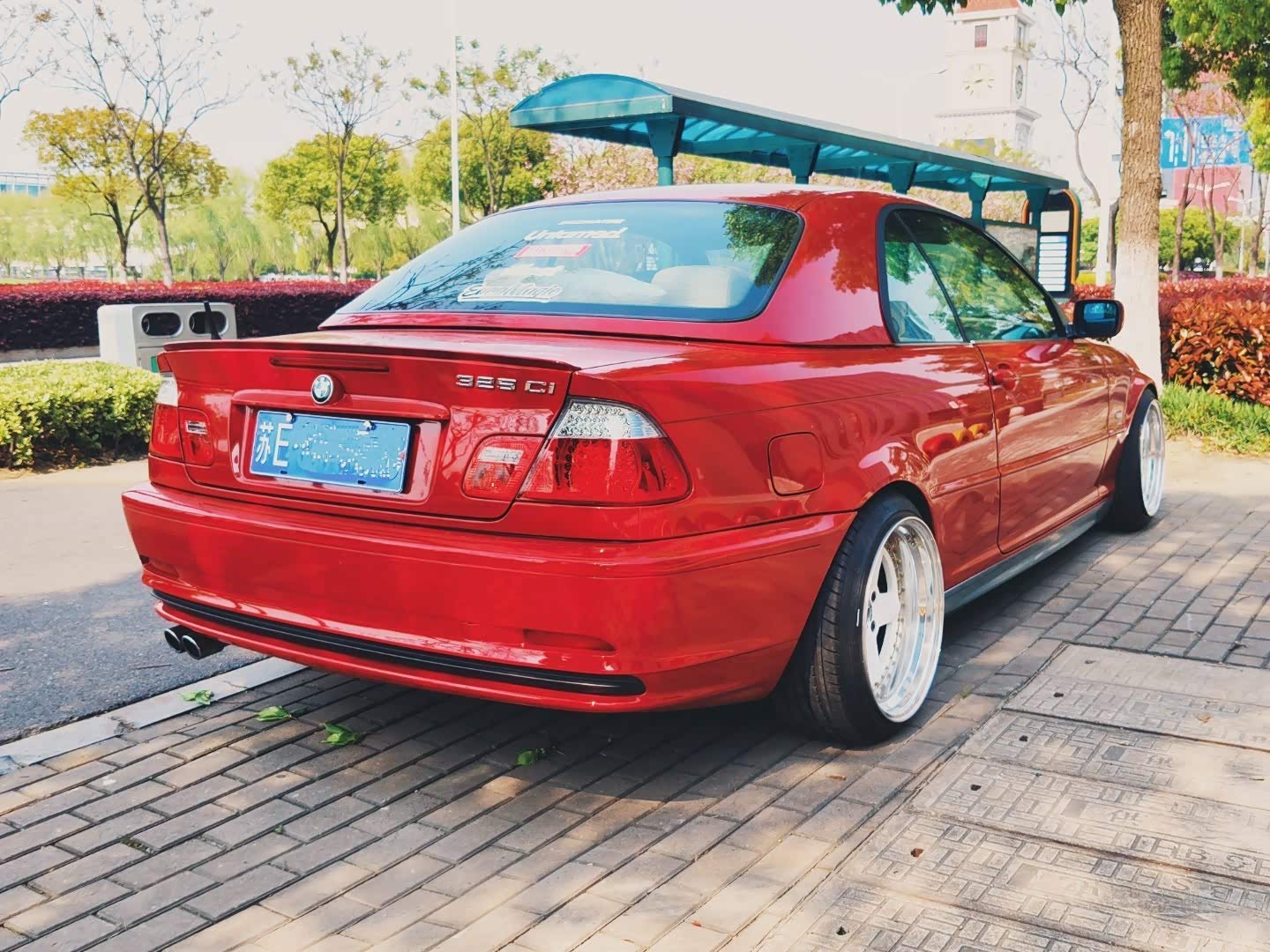 玩姿态的e46双门硬顶敞篷325ci居然还是手动挡的