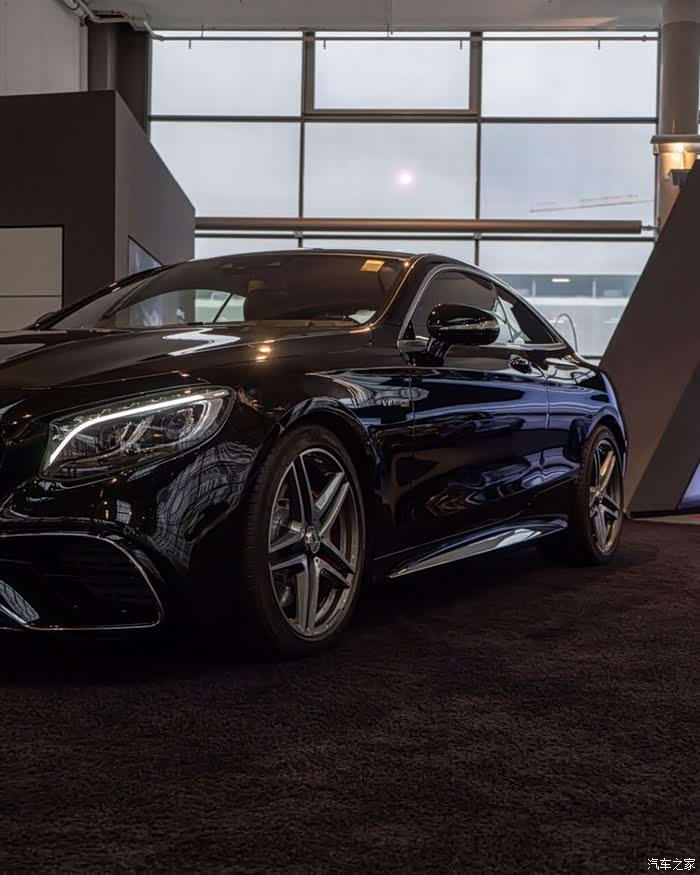 奔驰amgs63coupe豪华轿车典范之作