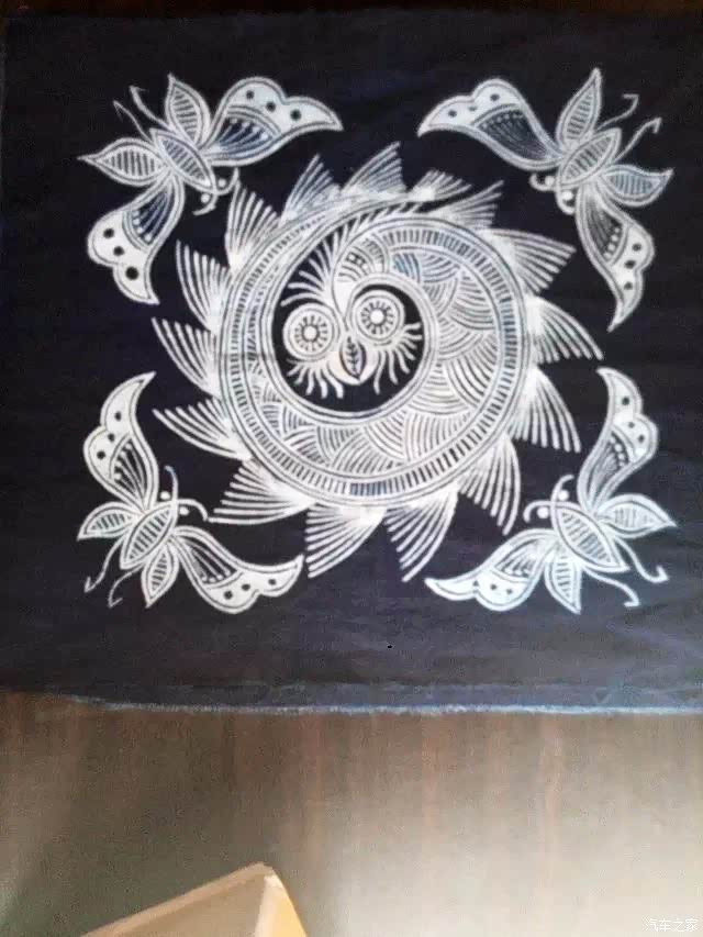 蜡染传统民间印染工艺之一