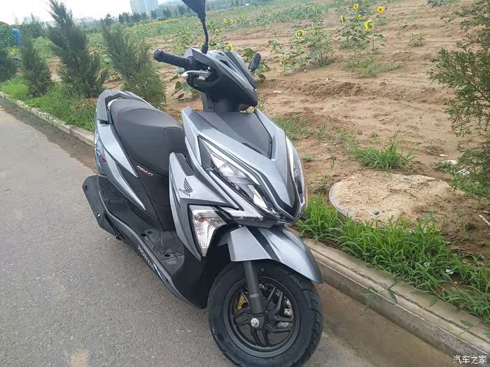 新大洲本田裂行踏板摩托车一年1万公里报告