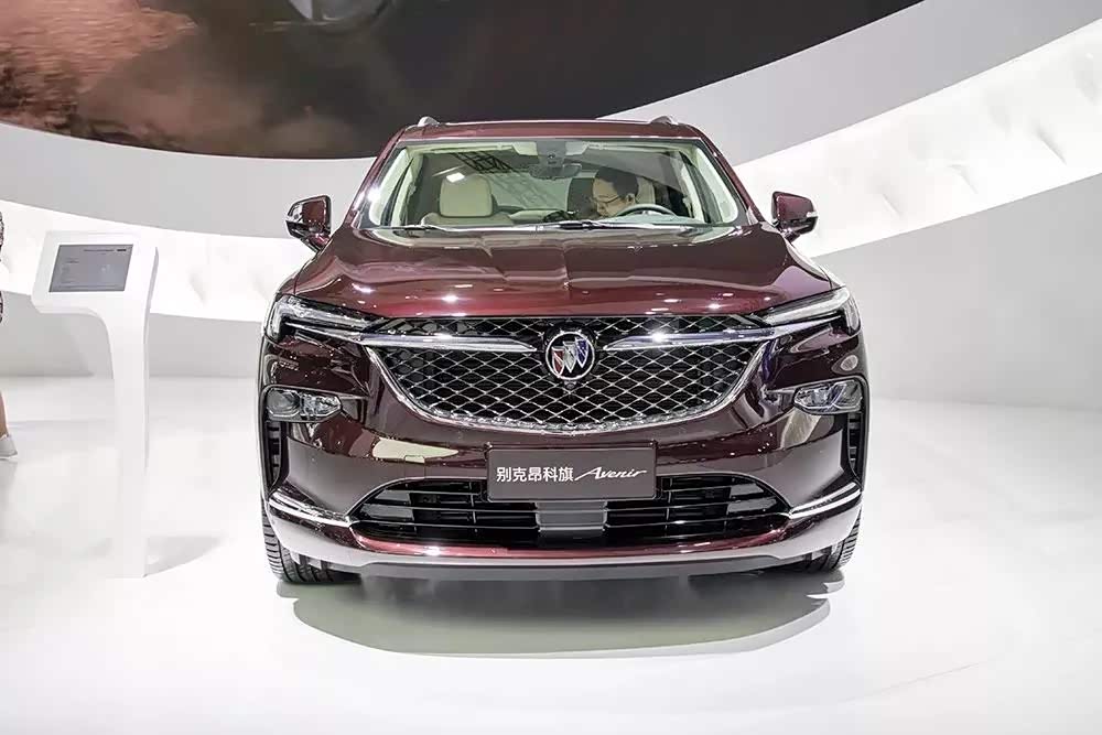 昂科旗avenir也使用了梅洛酒红色的专属车身颜色