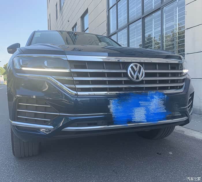 低调闷骚的选择粼光蓝途锐提车2000公里作业贴