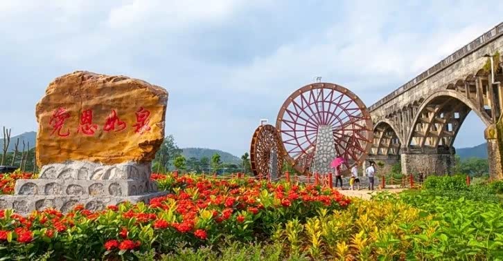 在云浮罗定,有一条美丽的"人工天河",名叫长岗坡渡槽.