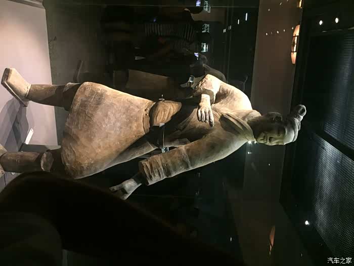 兵马俑  射箭  象一个武术动作,战斗姿势