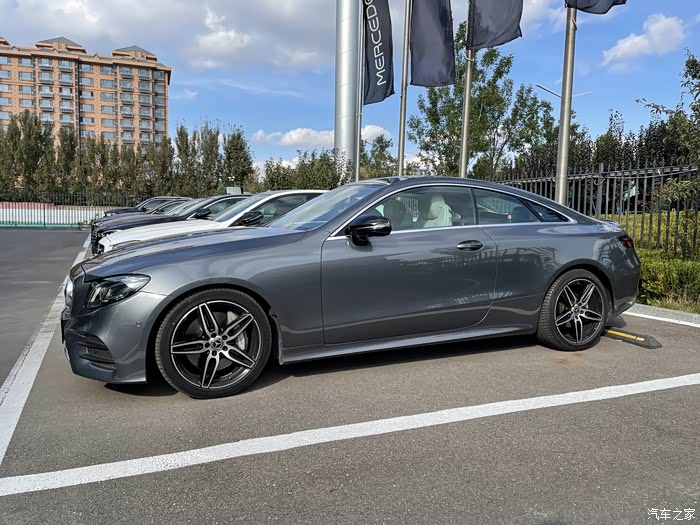 e300coupe找遍全国终于满足自己小众的爱好游艇蓝优雅到爆