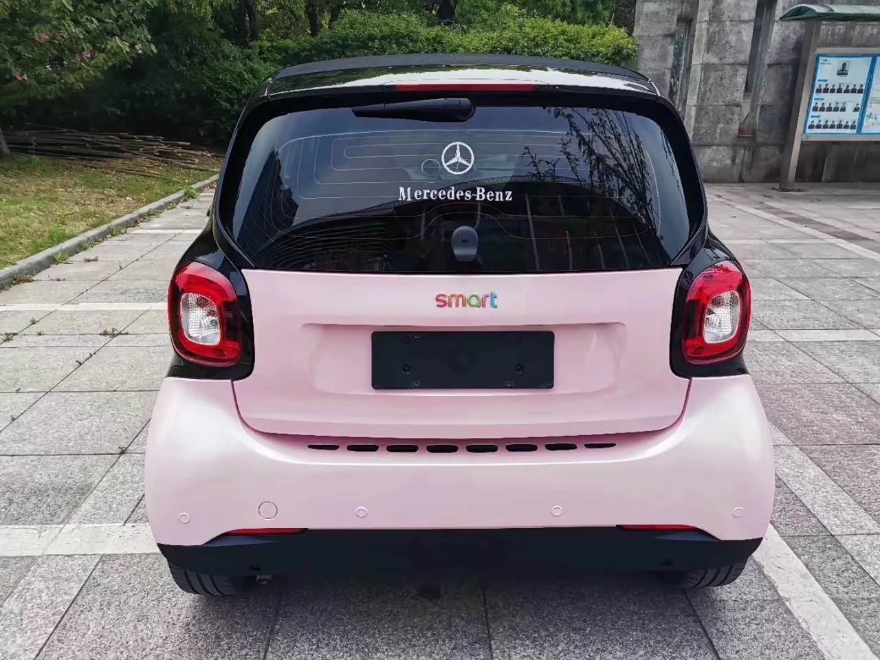 微贴奔驰smart10灵动粉色改色凸显可爱个性