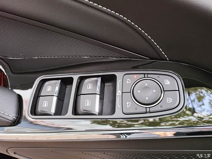 哈弗h6主驾驶门上物理控制按键