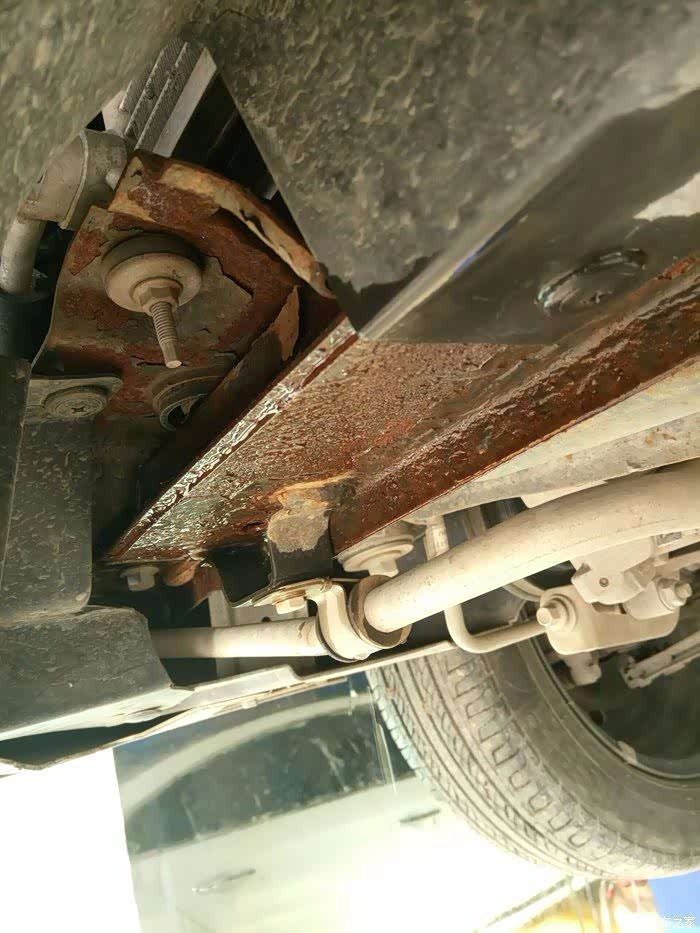 水箱下横梁锈的快烂了