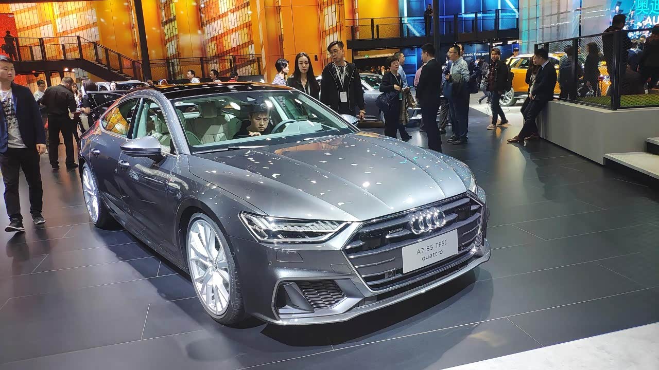 奥迪a7前脸多边形的格栅很有运动感!