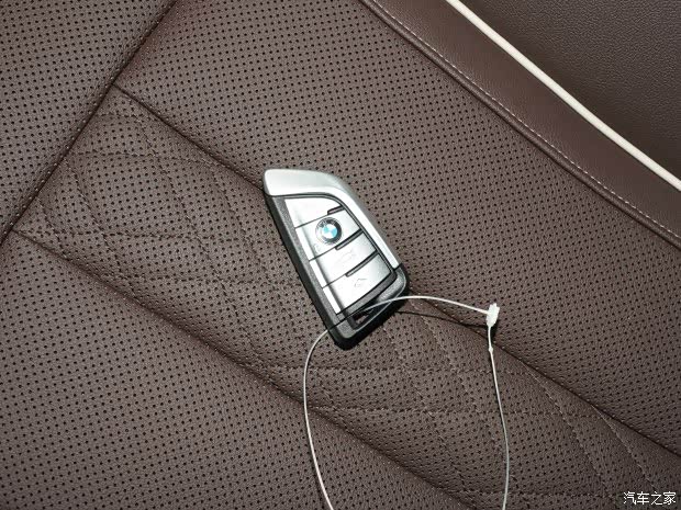 21款宝马5系钥匙简配成塑料的了吗