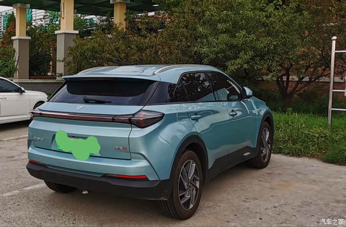 走走转转比比看看北京车展惹眼的小鹏g3和哪吒u