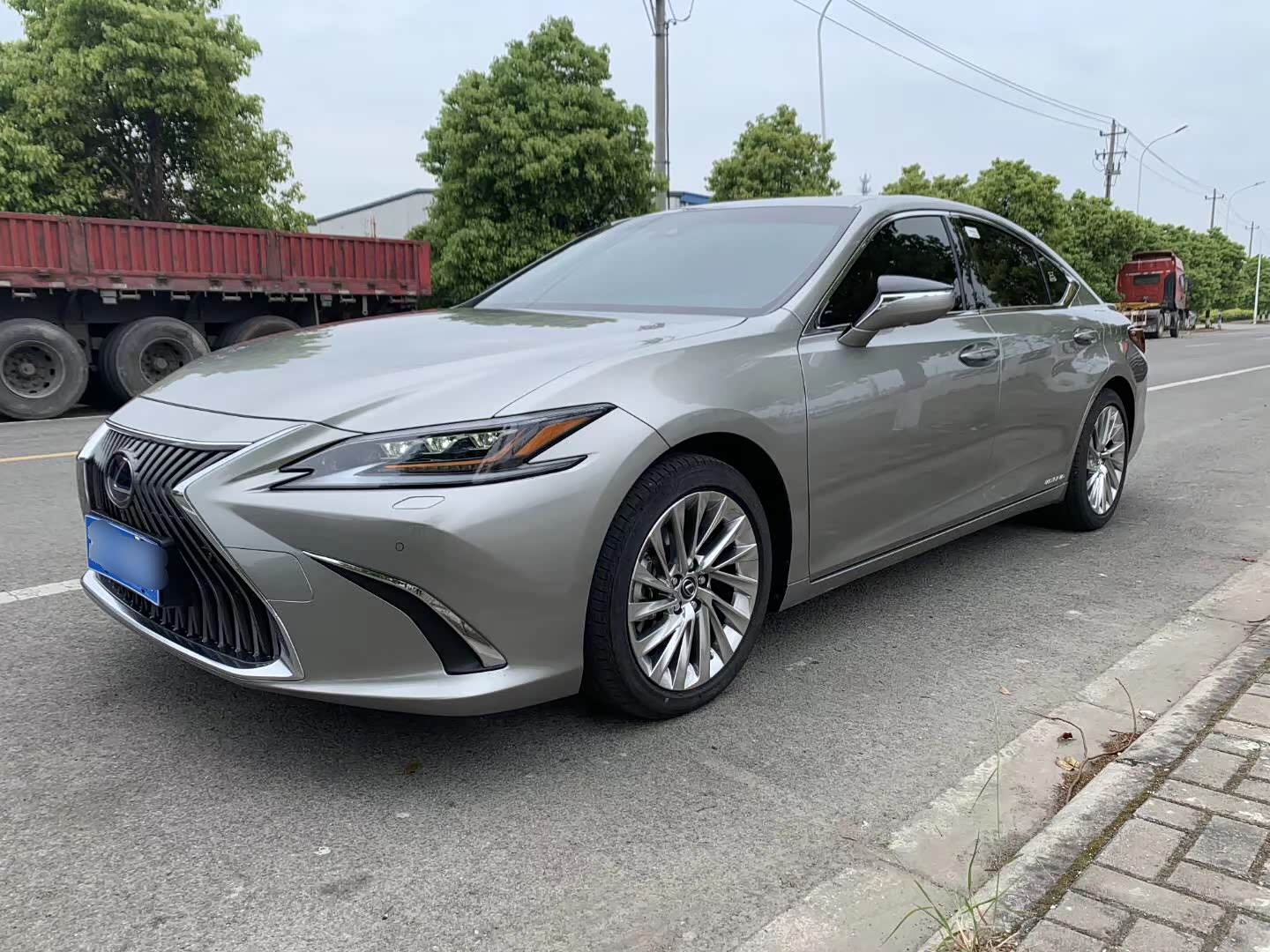 雷克萨斯es300h外观非常优雅