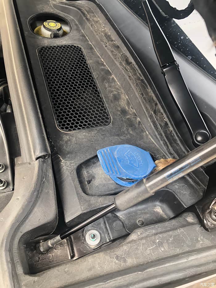 【图】玻璃水是加在这里面吗_奥迪q5/q5l论坛_汽车之家论坛