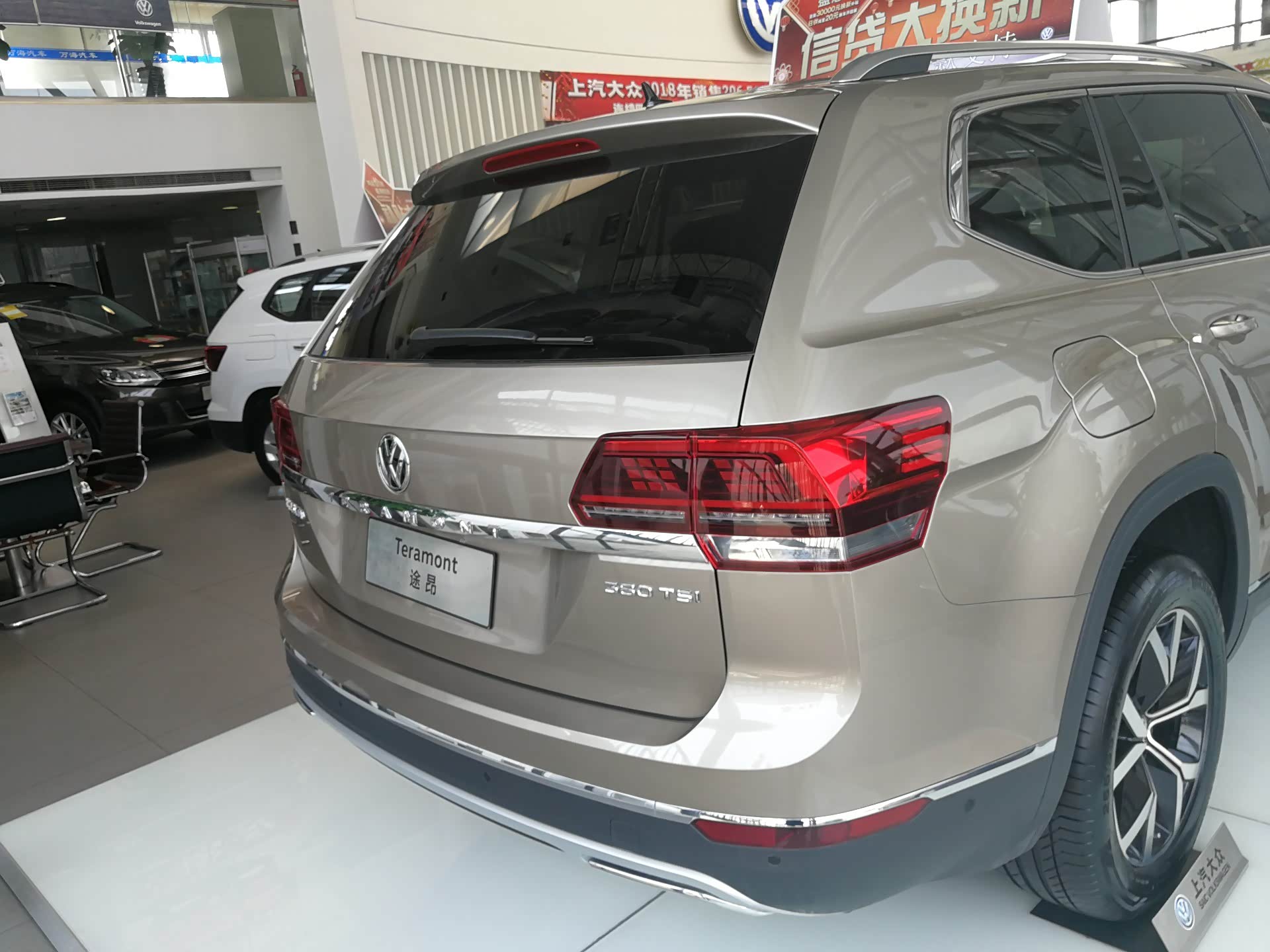 途昂的淡金色就叫冰岛银?