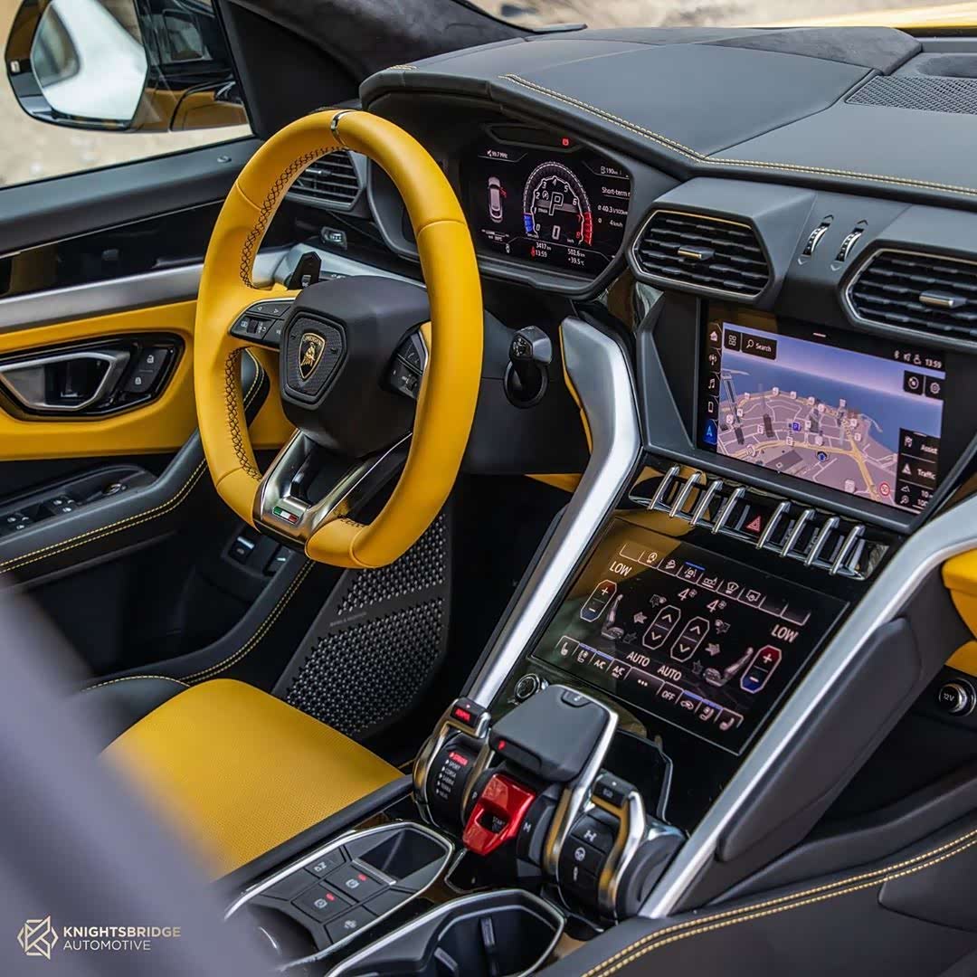 2019 兰博基尼urus;哇哦,黄色方向盘