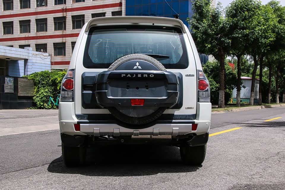 越野急先锋三菱帕杰罗三门版运动范儿很酷