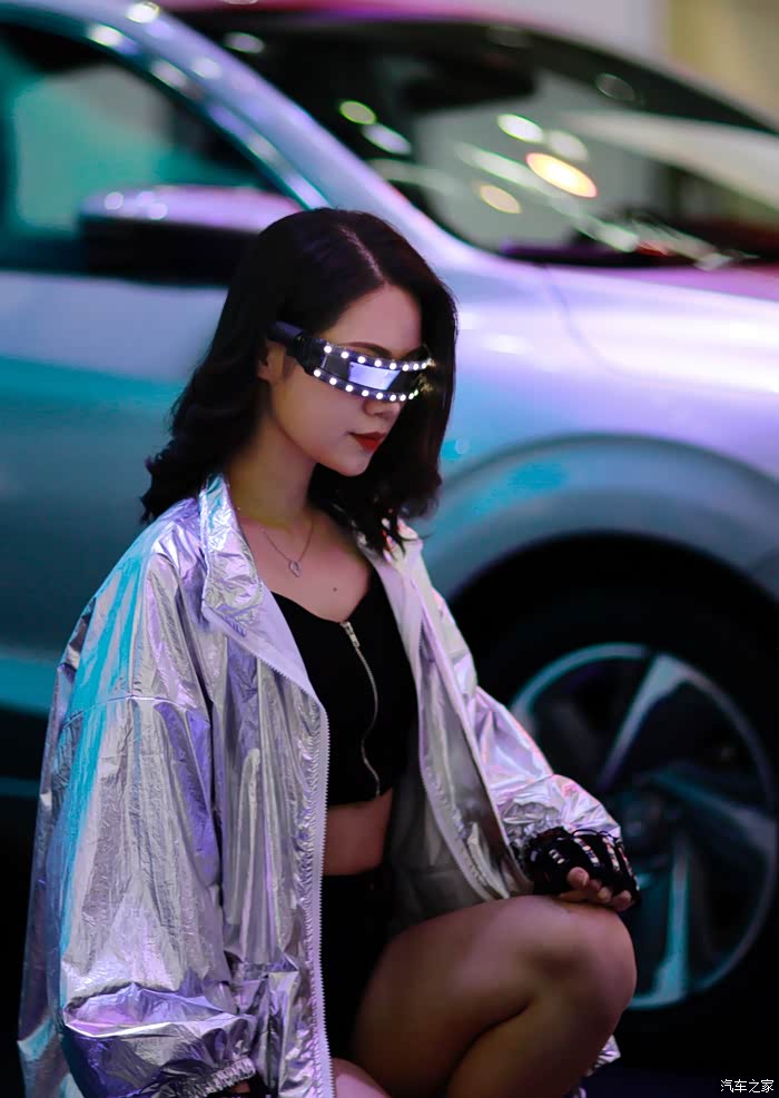 犹抱琵琶半遮面,深圳车展上戴上口罩的美女更美