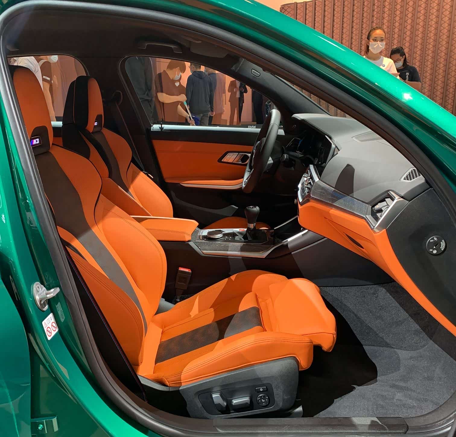 我觉得这座椅 这配色 这拨片细节 简直太好_宝马m系论坛_汽车之家论坛