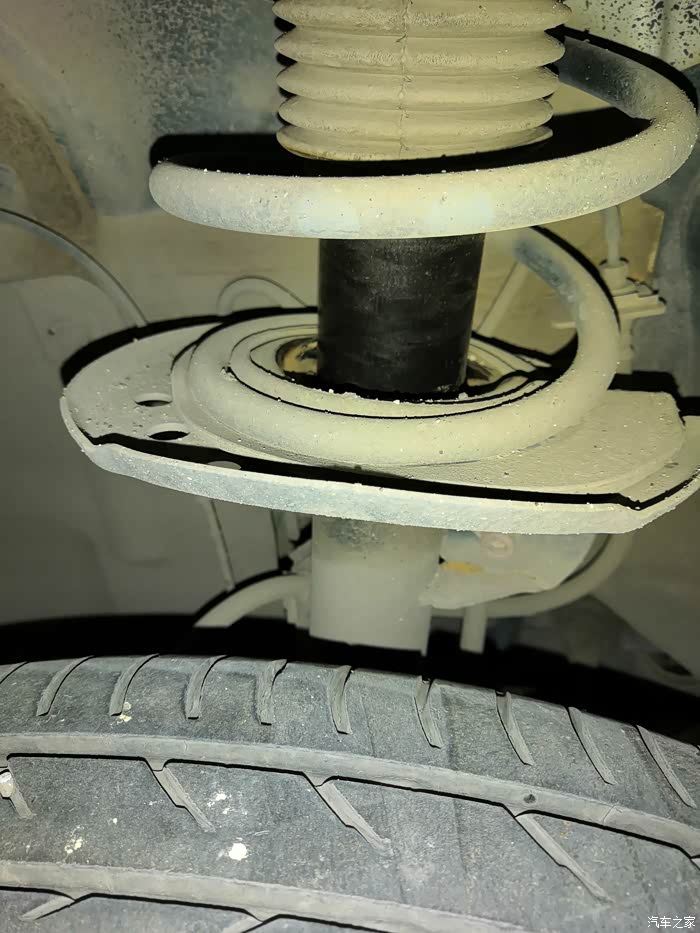 16款轩逸4个减震全漏油