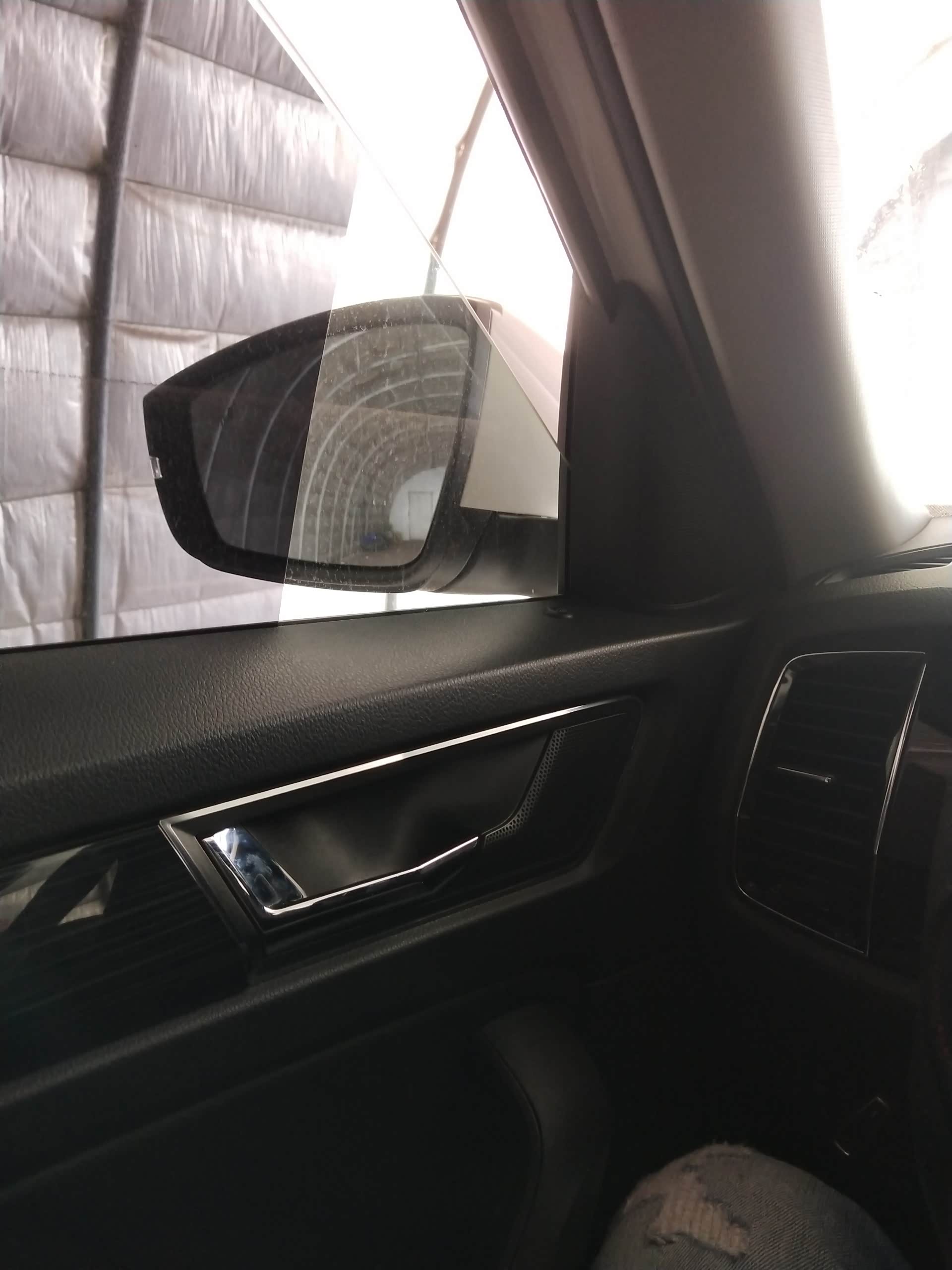 车窗都是防紫外线玻璃吗?