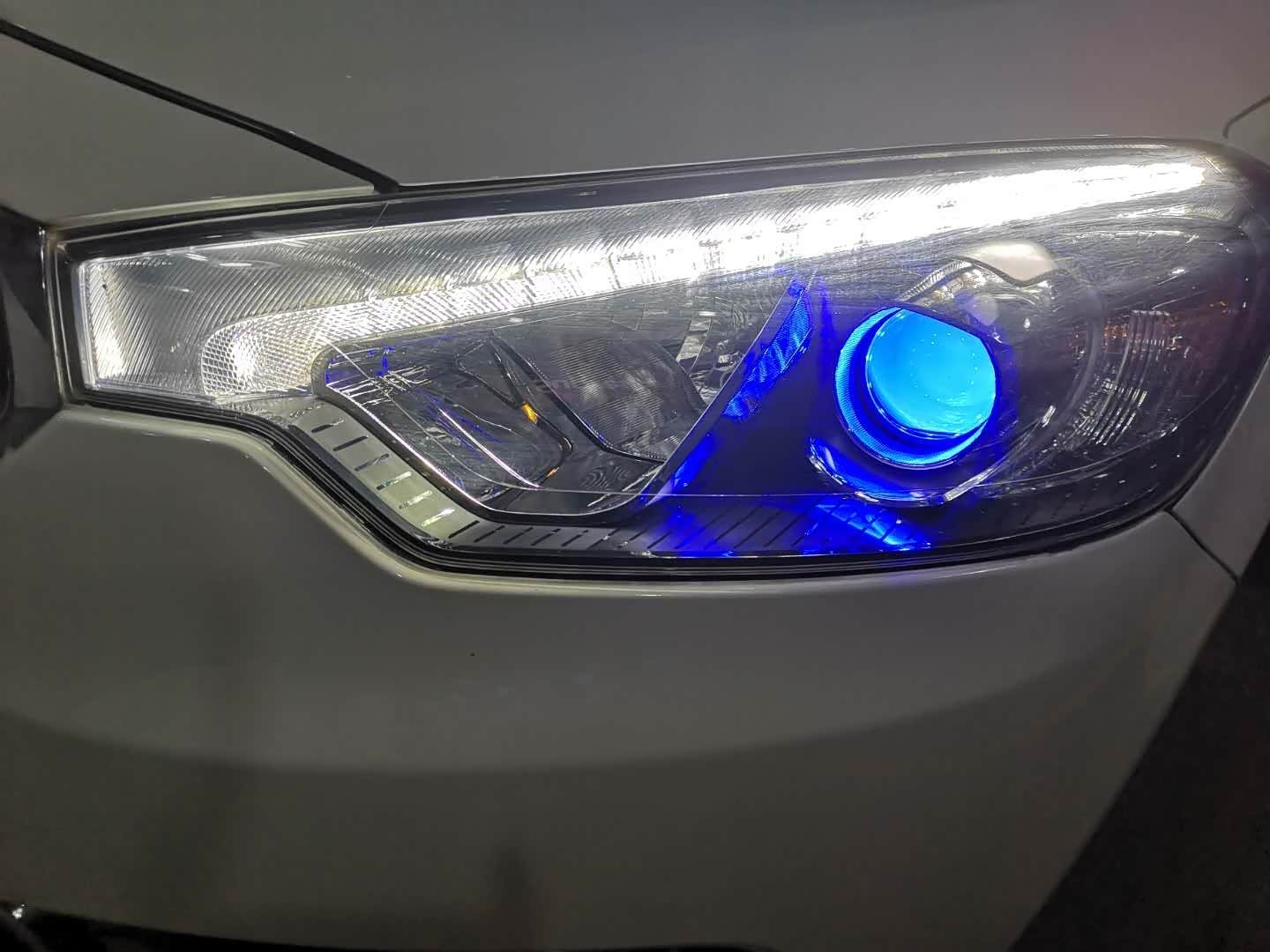 起亚汽车改装k3卤素车灯升级透镜hid氙气灯蓝色恶魔眼