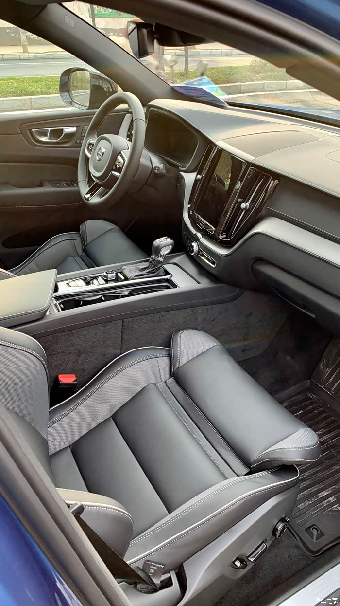 【图】询问老铁,内饰有黑色的吗,附张图,谢谢_沃尔沃xc60论坛_汽车之